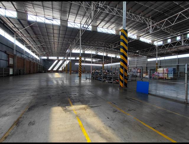 11,694M² WAREHOUSE TO LET IN CLAYVILLE
